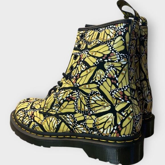 Dr. Martens Womens 1460 Butterfly Print 8-Eye Lace Up Boot size 6 New No Box - Picture 5 of 10